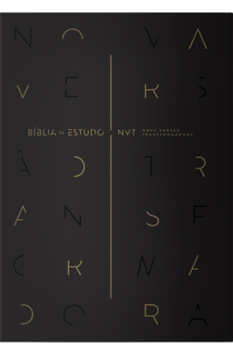 Capa preta da bíblia NVT de estudo com letras douradas em estilo moderno.