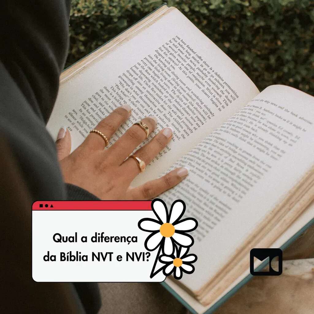 Mão feminina folheando um livro ao ar livre, acompanhada da frase qual a diferença da Bíblia NVT e NVI em destaque.
